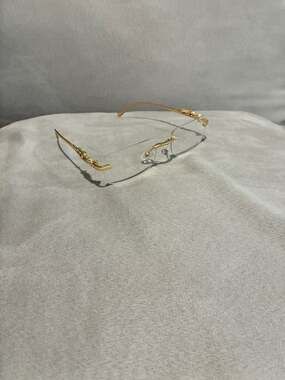 gold rimless glasses